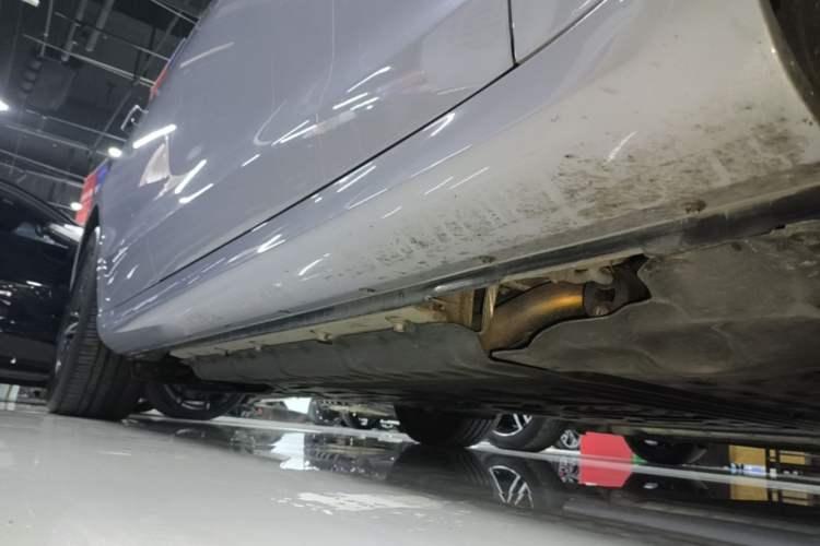 Used Hima AITO M5 2025 Extended-Range Ultra Rear-Wheel-Drive Version Right Side Sill
