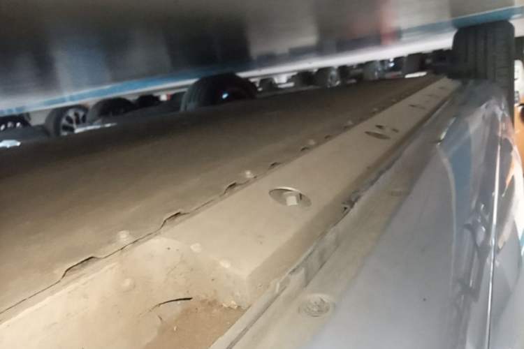 Used Hima AITO M5 2025 All-Electric Ultra Rear-Wheel-Drive Version Right Side Sill