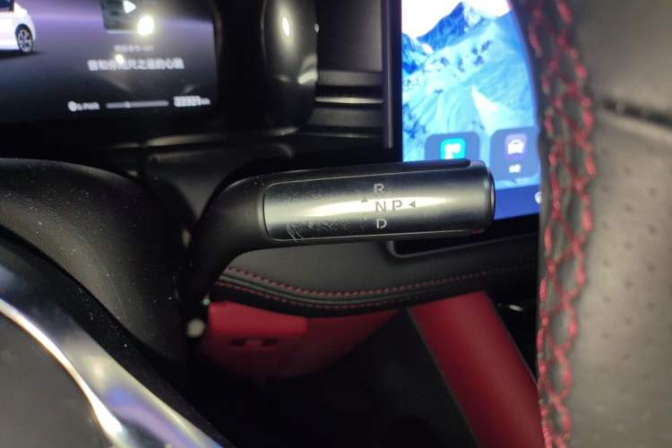 Used Hima AITO M5 2025 Extended-Range Ultra Rear-Wheel-Drive Version Gear Lever