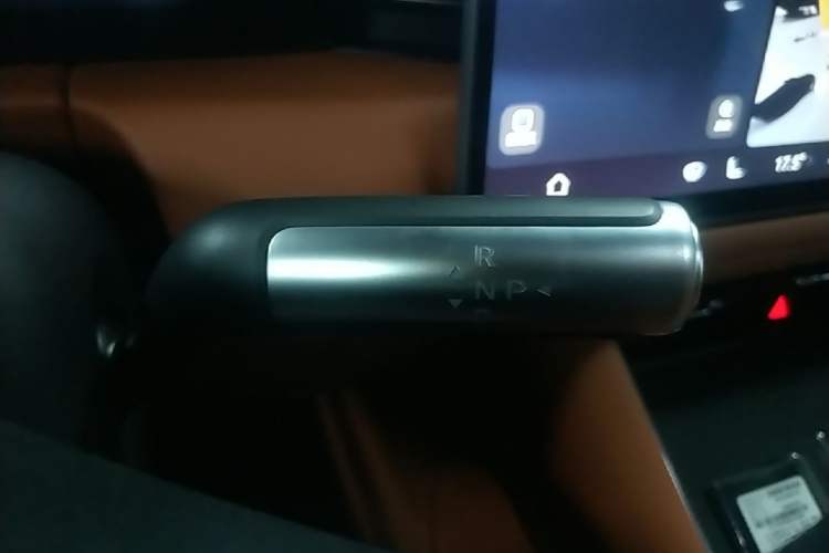 Used Hima AITO M5 2025 Extended-Range Ultra All-Wheel-Drive Version Gear Lever