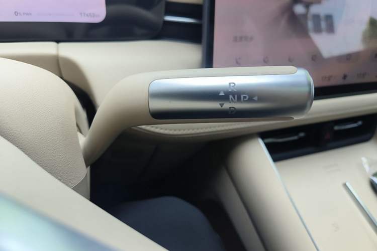 Used Hima AITO M5 2025 Extended-Range Ultra Rear-Wheel-Drive Version Gear Lever