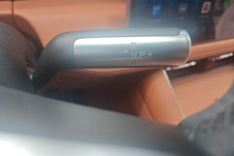 Used Hima AITO M5 2025 All-Electric Ultra Rear-Wheel-Drive Version Gear Lever