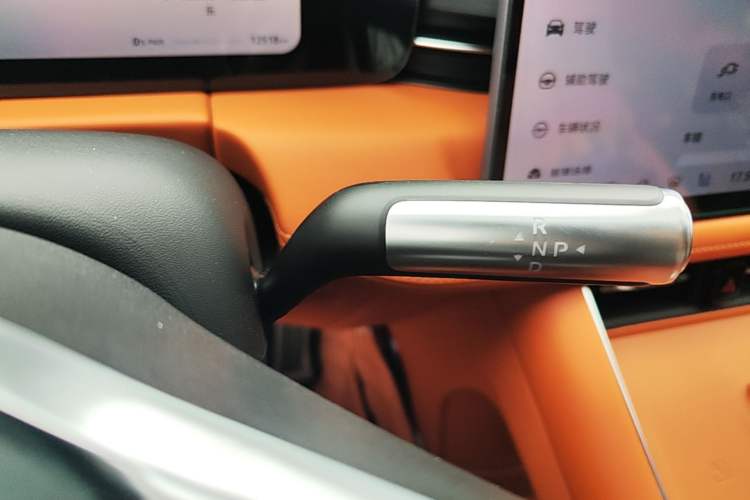 Used Hima AITO M5 2025 Extended-Range Ultra Rear-Wheel-Drive Version Gear Lever