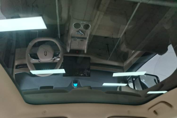 Used Hima AITO M5 2025 Extended-Range Ultra Rear-Wheel-Drive Version Headliner