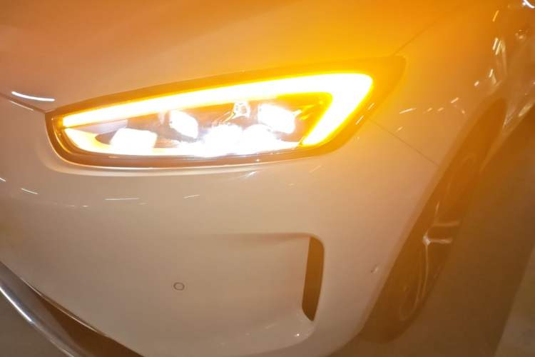 Used Hima AITO M5 2025 Extended-Range Ultra All-Wheel-Drive Version Left Front Headlight