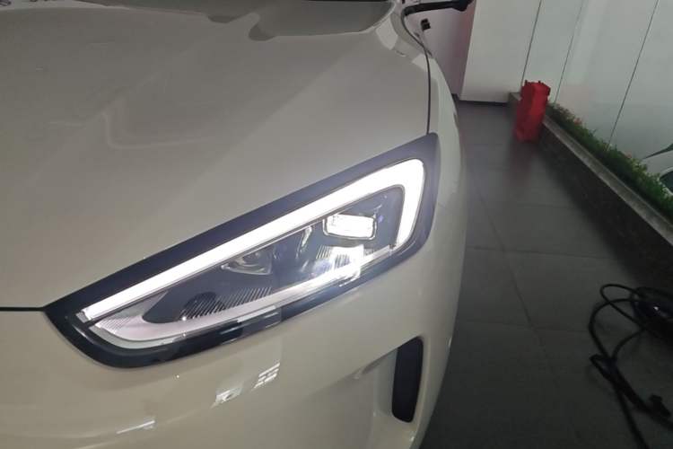 Used Hima AITO M5 2025 Extended-Range Ultra All-Wheel-Drive Version Left Front Headlight