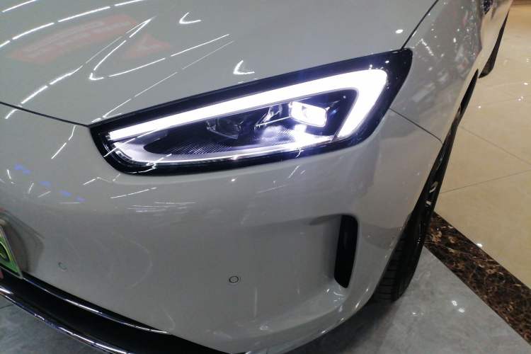 Used Hima AITO M5 2025 All-Electric Ultra Rear-Wheel-Drive Version Left Front Headlight