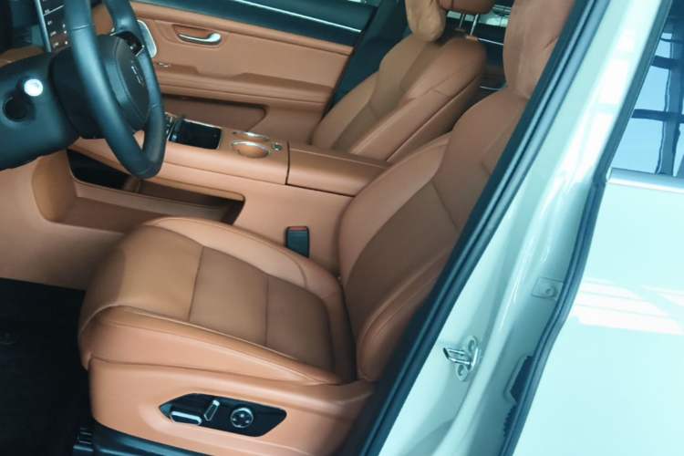 Used Hima AITO M5 2025 Extended-Range Ultra All-Wheel-Drive Version Left Front Seat