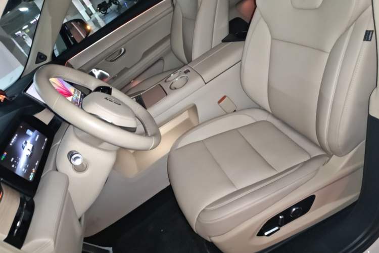 Used Hima AITO M5 2025 Extended-Range Ultra All-Wheel-Drive Version Left Front Seat