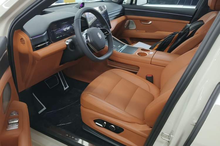 Used Hima AITO M5 2025 Extended-Range Ultra Rear-Wheel-Drive Version Left Front Seat