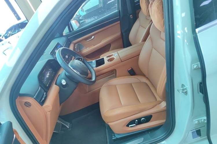 Used Hima AITO M5 2025 Extended-Range Ultra All-Wheel-Drive Version Left Front Seat