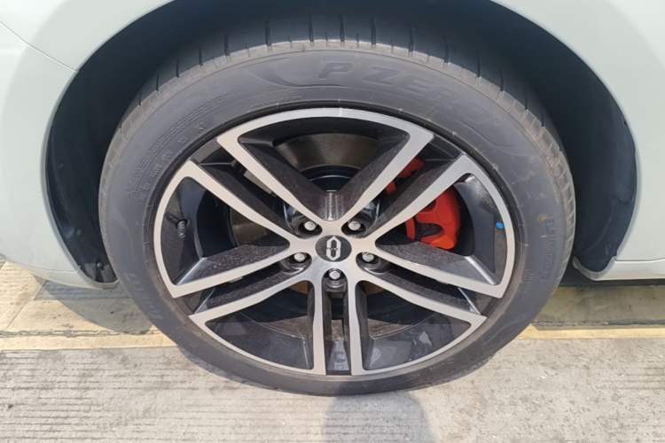 Used Hima AITO M5 2025 Extended-Range Ultra All-Wheel-Drive Version Left Front Wheel Hub