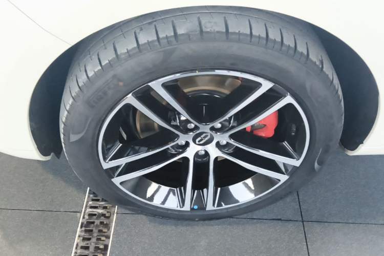 Used Hima AITO M5 2025 Extended-Range Ultra All-Wheel-Drive Version Left Front Wheel Hub