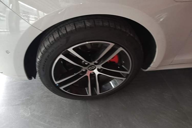 Used Hima AITO M5 2025 Extended-Range Ultra All-Wheel-Drive Version Left Front Wheel Hub