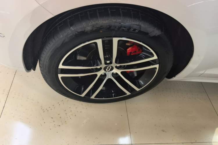 Used Hima AITO M5 2025 Extended-Range Ultra All-Wheel-Drive Version Left Front Wheel Hub