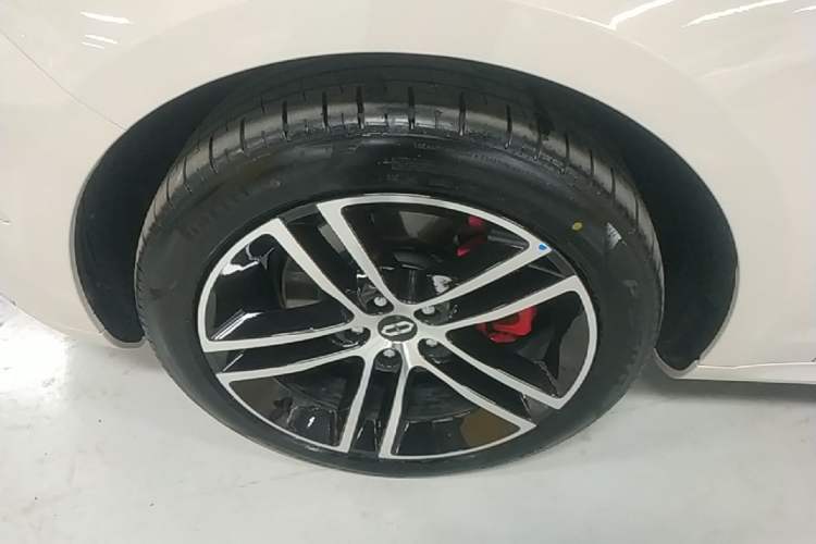 Used Hima AITO M5 2025 Extended-Range Ultra All-Wheel-Drive Version Left Front Wheel Hub