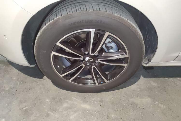 Used Hima AITO M5 2025 Extended-Range Ultra Rear-Wheel-Drive Version Left Front Wheel Hub