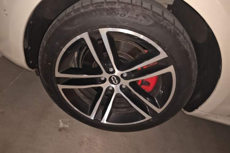 Used Hima AITO M5 2025 Extended-Range Ultra All-Wheel-Drive Version Left Front Wheel Hub