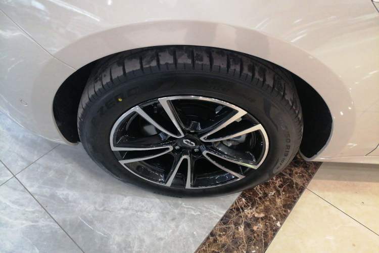 Used Hima AITO M5 2025 All-Electric Ultra Rear-Wheel-Drive Version Left Front Wheel Hub