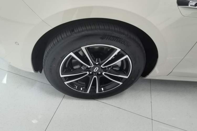 Used Hima AITO M5 2025 Extended-Range Ultra Rear-Wheel-Drive Version Left Front Wheel Hub