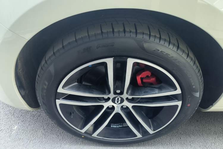 Used Hima AITO M5 2025 Extended-Range Ultra Rear-Wheel-Drive Version Left Front Wheel Hub