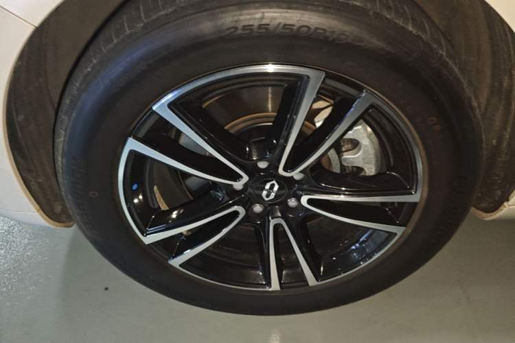 Used Hima AITO M5 2025 Extended-Range Ultra Rear-Wheel-Drive Version Left Front Wheel Hub