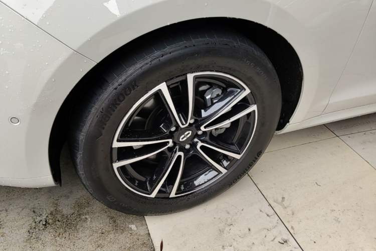 Used Hima AITO M5 2025 Extended-Range Ultra Rear-Wheel-Drive Version Left Front Wheel Hub