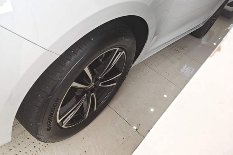 Used Hima AITO M5 2025 Extended-Range Ultra Rear-Wheel-Drive Version Left Front Wheel Hub