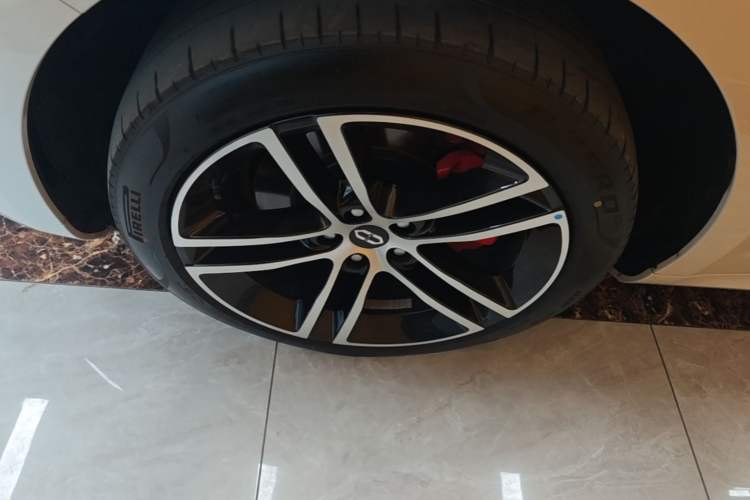 Used Hima AITO M5 2025 Extended-Range Ultra All-Wheel-Drive Version Left Front Wheel Hub
