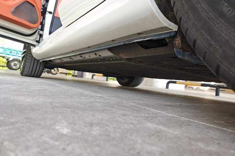 Used Hima AITO M5 2025 Extended-Range Ultra All-Wheel-Drive Version Left Side Sill