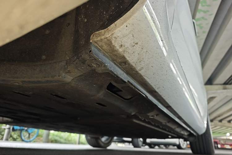 Used Hima AITO M5 2025 Extended-Range Ultra All-Wheel-Drive Version Left Side Sill