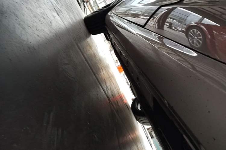 Used Hima AITO M5 2025 Extended-Range Ultra All-Wheel-Drive Version Left Side Sill