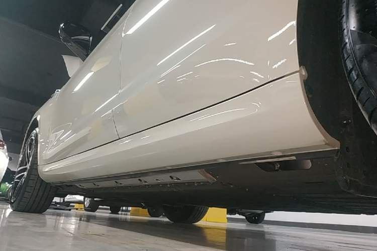 Used Hima AITO M5 2025 Extended-Range Ultra All-Wheel-Drive Version Left Side Sill
