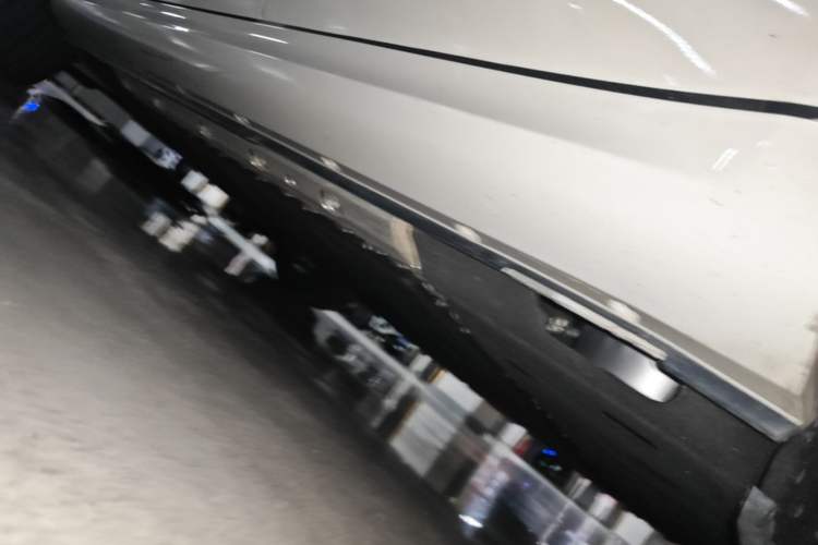 Used Hima AITO M5 2025 Extended-Range Ultra All-Wheel-Drive Version Left Side Sill