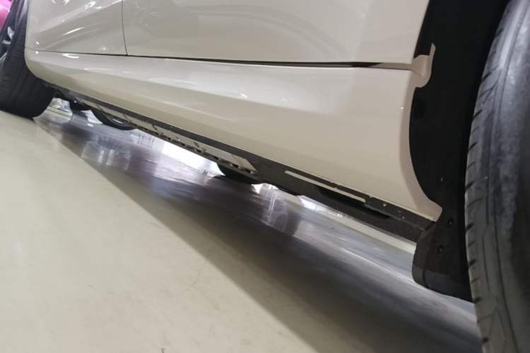 Used Hima AITO M5 2025 Extended-Range Ultra Rear-Wheel-Drive Version Left Side Sill