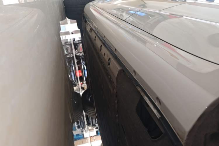 Used Hima AITO M5 2025 Extended-Range Ultra Rear-Wheel-Drive Version Left Side Sill