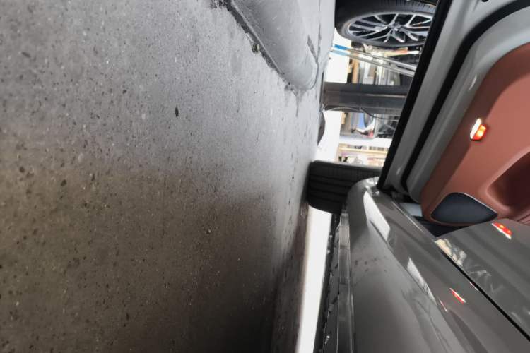 Used Hima AITO M5 2025 Extended-Range Ultra Rear-Wheel-Drive Version Left Side Sill