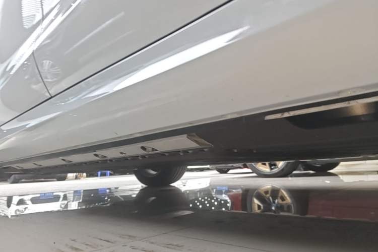 Used Hima AITO M5 2025 Extended-Range Ultra Rear-Wheel-Drive Version Left Side Sill