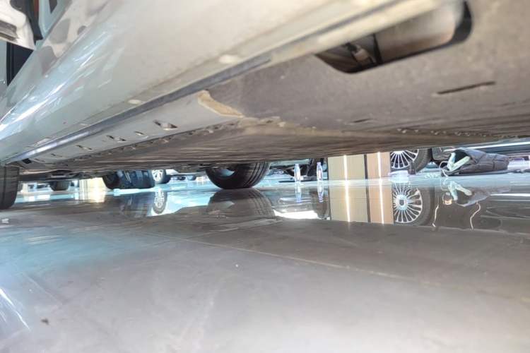 Used Hima AITO M5 2025 Extended-Range Ultra All-Wheel-Drive Version Left Side Sill