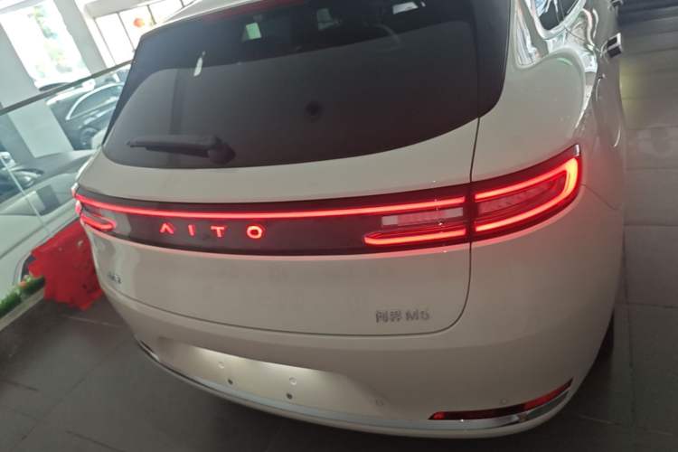 Used Hima AITO M5 2025 Extended-Range Ultra All-Wheel-Drive Version Rear