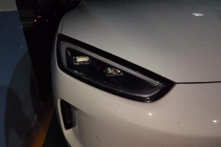 Used Hima AITO M5 2025 Extended-Range Ultra Rear-Wheel-Drive Version Right Front Headlight