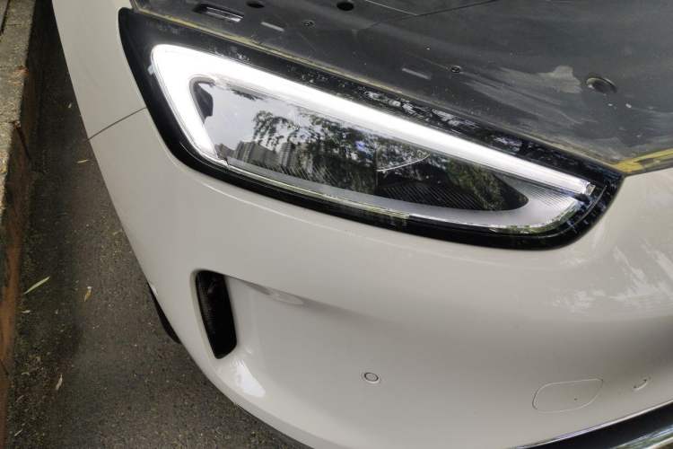 Used Hima AITO M5 2025 All-Electric Ultra Rear-Wheel-Drive Version Right Front Headlight