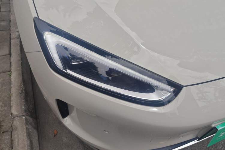 Used Hima AITO M5 2025 All-Electric Ultra Rear-Wheel-Drive Version Right Front Headlight