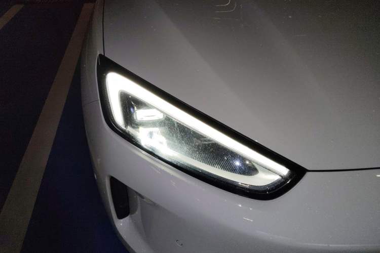 Used Hima AITO M5 2025 Extended-Range Ultra Rear-Wheel-Drive Version Right Front Headlight