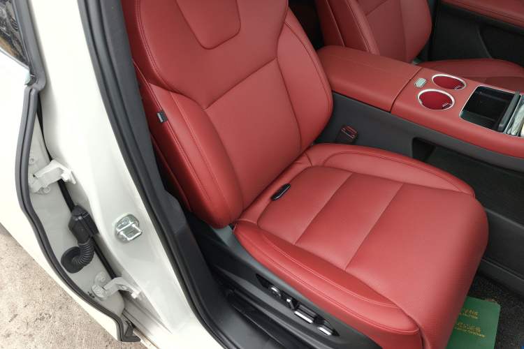 Used Hima AITO M5 2025 Extended-Range Ultra All-Wheel-Drive Version Right Front Seat