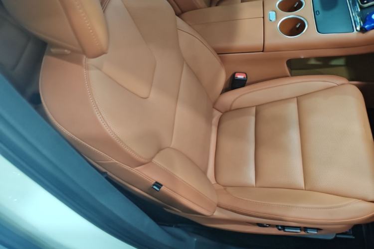Used Hima AITO M5 2025 Extended-Range Ultra All-Wheel-Drive Version Right Front Seat