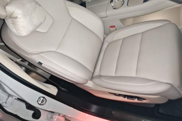 Used Hima AITO M5 2025 Extended-Range Ultra All-Wheel-Drive Version Right Front Seat