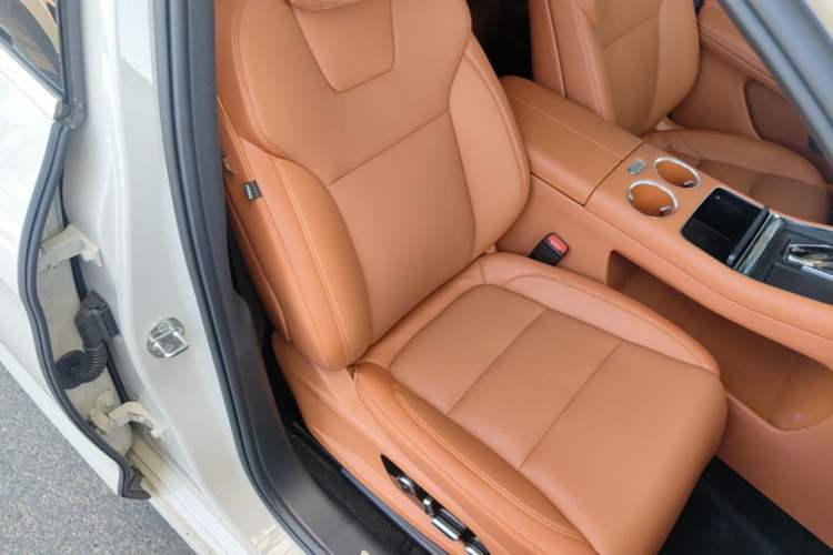 Used Hima AITO M5 2025 Extended-Range Ultra All-Wheel-Drive Version Right Front Seat