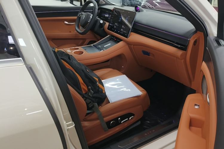 Used Hima AITO M5 2025 Extended-Range Ultra Rear-Wheel-Drive Version Right Front Seat