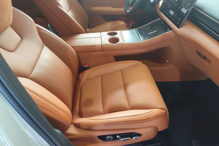 Used Hima AITO M5 2025 Extended-Range Ultra All-Wheel-Drive Version Right Front Seat